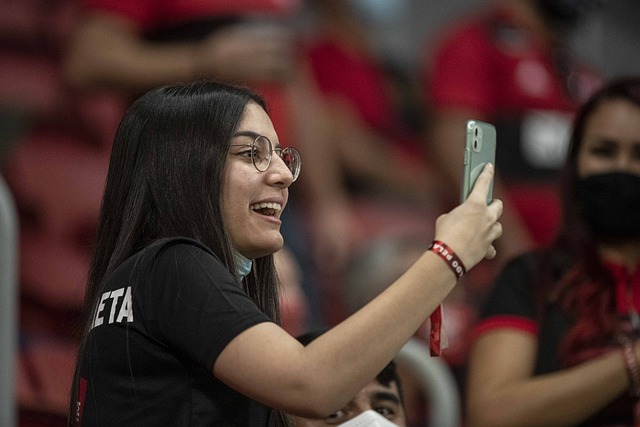 稳赚不赔啊！若贝林厄姆捧起欧冠，皇马将向多特支付500万奖金.